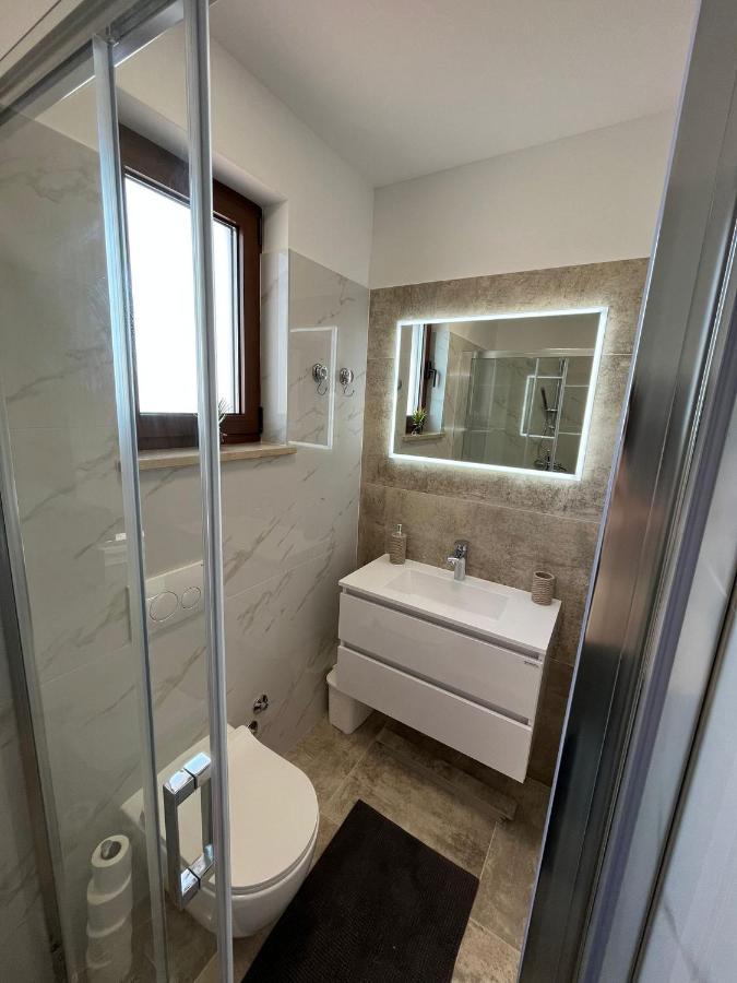 לובראן Apartman Sara S Pogledom Na More מראה חיצוני תמונה